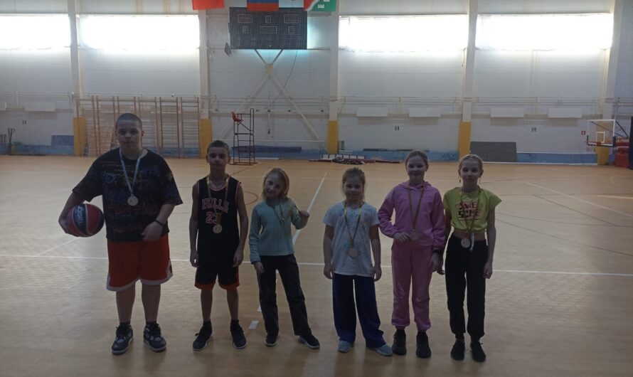 Открытый турнир по баскетболу среди школьных команд 1-4классов.